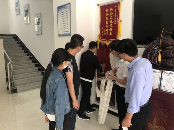 泓源新能源公司、出租車公司聯(lián)合開展消防安全演練(圖2)