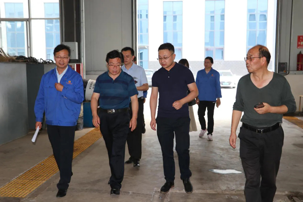 市委統(tǒng)戰(zhàn)部調研豐收公司生產(chǎn)經(jīng)營及復工復產(chǎn)工作(圖1)