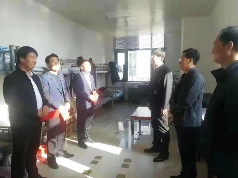 工業(yè)園區(qū)管委會、泓源公司慰問園區(qū)機關保安門衛(wèi)等一線人員(圖2)