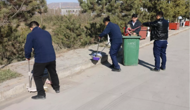 文明創(chuàng)建我先行 ——市產(chǎn)投集團(tuán)團(tuán)委開展環(huán)境衛(wèi)生整治志愿活動(圖2) 文明創(chuàng)建我先行 ——市產(chǎn)投集團(tuán)團(tuán)委開展環(huán)境衛(wèi)生整治志愿活動(圖2)