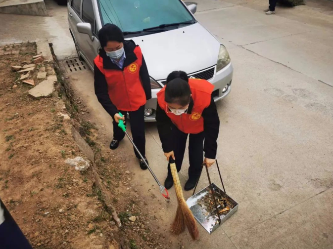 市產(chǎn)投集團赴包抓共建村社開展衛(wèi)生清掃志愿服務(wù)活動(圖4) 市產(chǎn)投集團赴包抓共建村社開展衛(wèi)生清掃志愿服務(wù)活動(圖4)