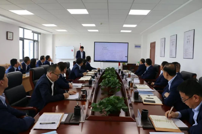 市產(chǎn)投集團召開黨委理論中心組集體學習會議(圖2)